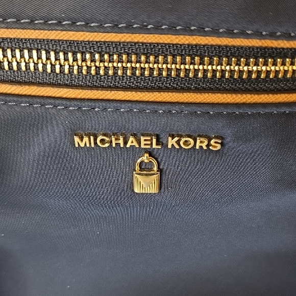 Michael Kors Kelsey large nylon crossbody bag NWOT - Picture 2 of 6